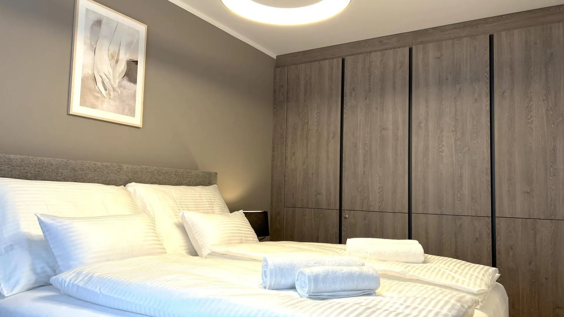 Free Parking - City Pulse Apartments At U6-Metro Vienna