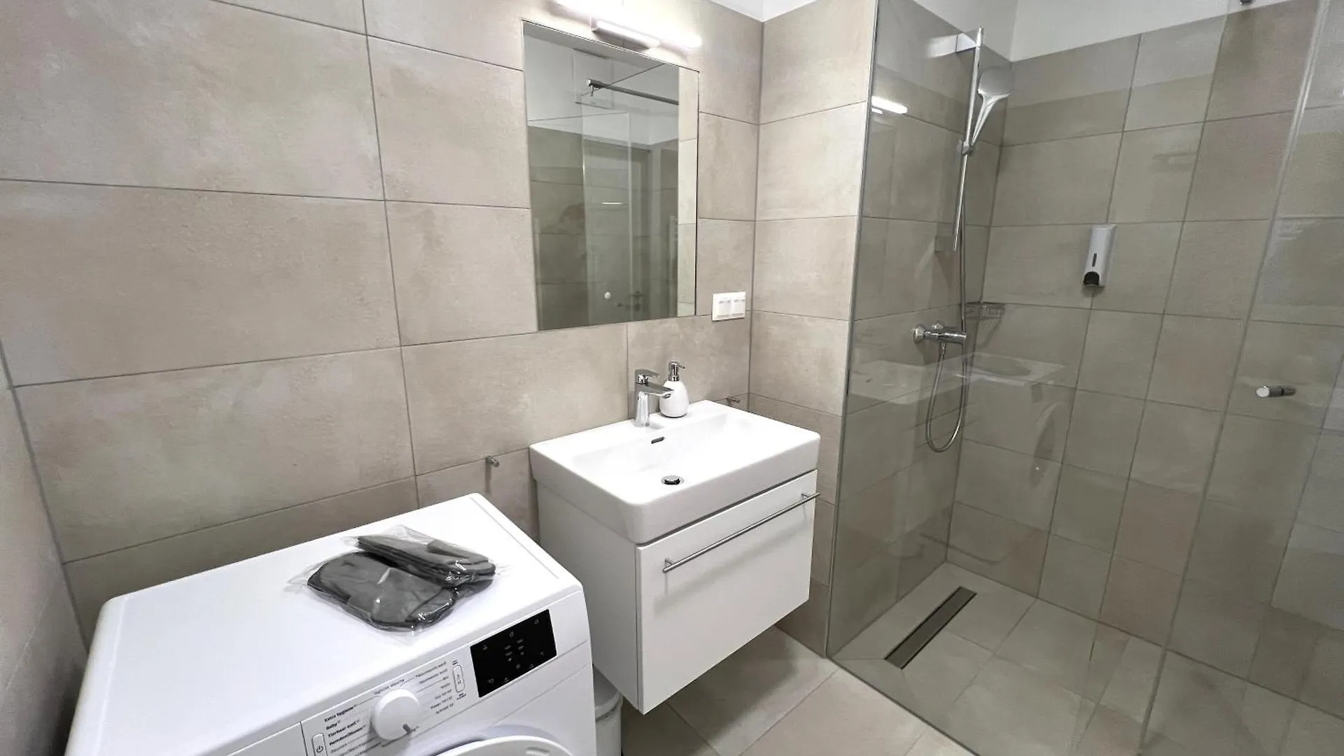 Free Parking - City Pulse Apartments At U6-Metro Vienna