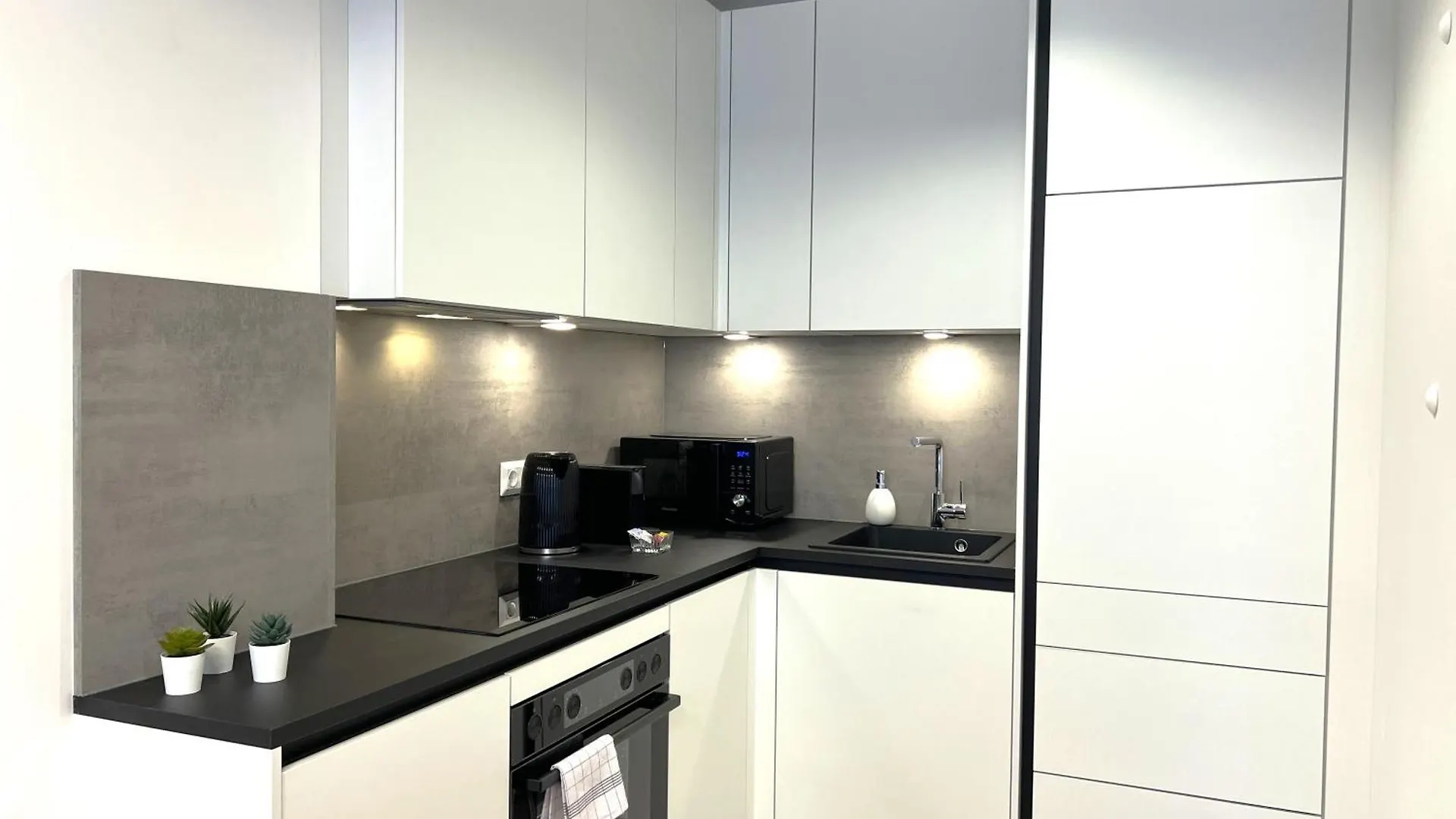 Free Parking - City Pulse Apartments At U6-Metro Viena 0*,  Austria