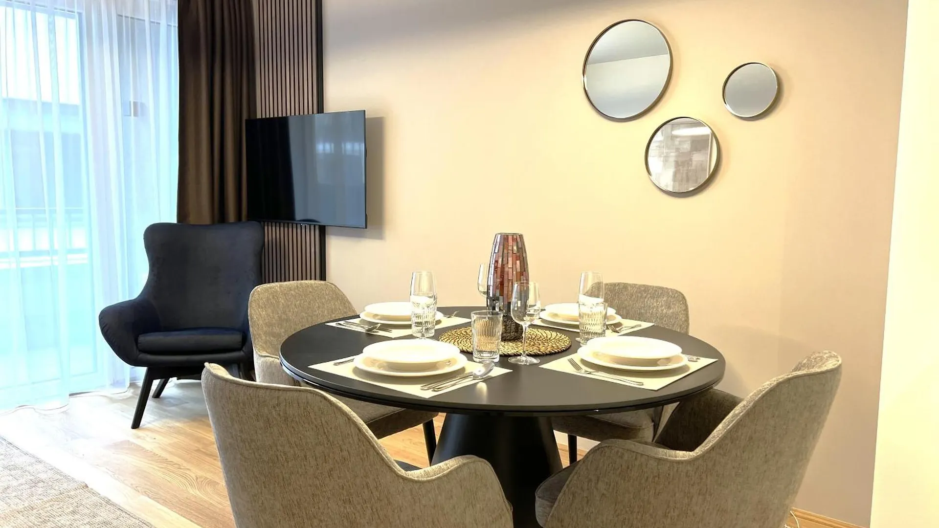 Free Parking - City Pulse Apartments At U6-Metro Viena Austria